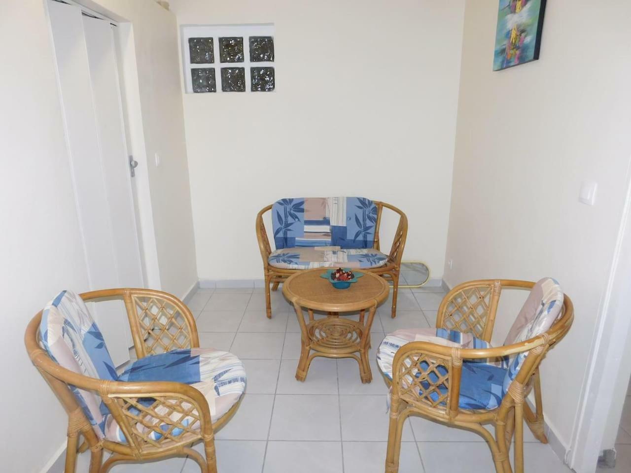 Charmant Petit T2 Dans Maison Vieux-Bourg Exterior photo